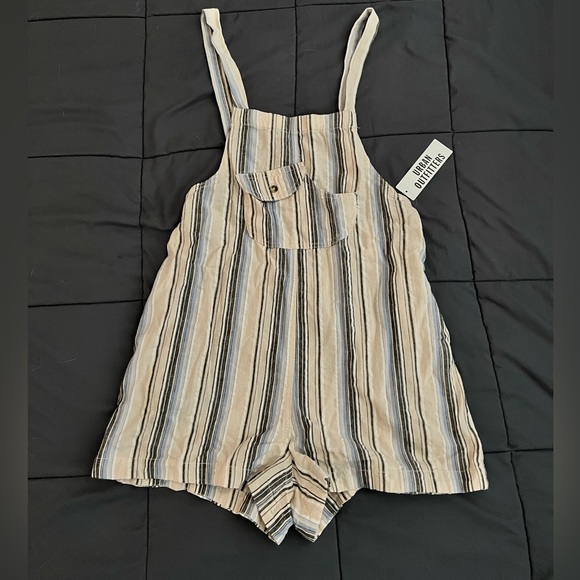 Urban Outfitters Chelsea Linen Overalls - Picture 2 of 3
